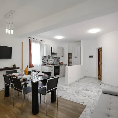 Da Vinci Mini Con Piscina Villa