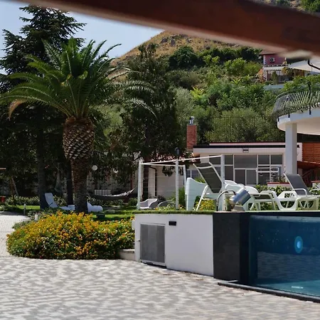 Da Vinci Mini Con Piscina Βίλα *